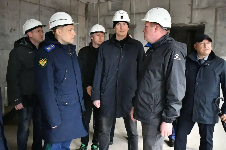 Заместитель Генерального прокурора Российской Федерации Виктор Мельник посетил остров Итуруп Курильской гряды для оценки соблюдения требований федерального законодательства при строительстве социальных объектов в рамках... Заместитель Генерального прокурора Российской Федерации Виктор Мельник посетил остров Итуруп Курильской гряды для оценки соблюдения требований федерального законодательства при строительстве социальных объектов в рамках...