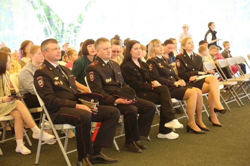 Первого июня сахалинская полиция вместе с «Первыми»: новая традиция празднования Дня детства
