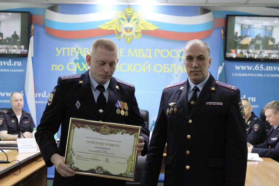 Начальник УМВД России по Сахалинской области полковник полиции Владимир Арбузов подвел итоги оперативно-служебной деятельности и определил приоритеты на предстоящий период Начальник УМВД России по Сахалинской области полковник полиции Владимир Арбузов подвел итоги оперативно-служебной деятельности и определил приоритеты на предстоящий период