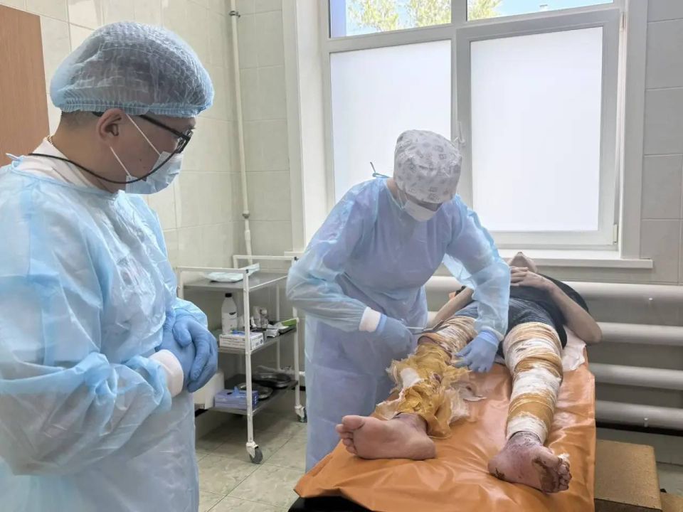 Пациента с ожогами более чем половины тела спас и поставил на ноги единственный на островах врач-комбустиолог из городской больницы Южно-Сахалинска Пациента с ожогами более чем половины тела спас и поставил на ноги единственный на островах врач-комбустиолог из городской больницы Южно-Сахалинска