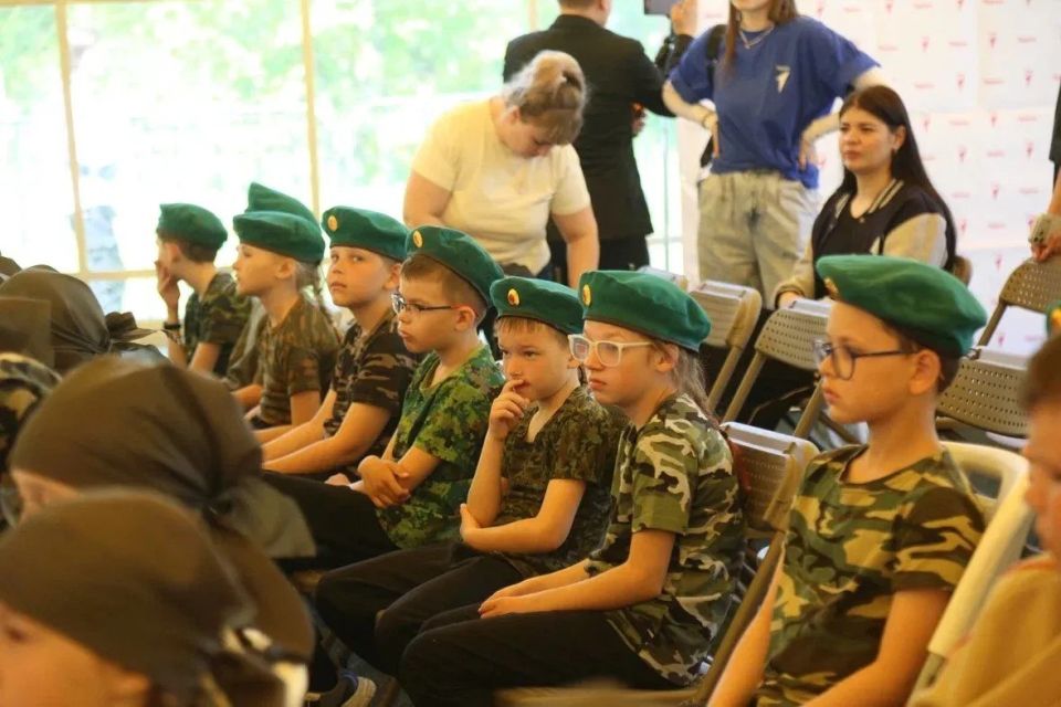 Первого июня сахалинская полиция вместе с «Первыми»: новая традиция празднования Дня детства Первого июня сахалинская полиция вместе с «Первыми»: новая традиция празднования Дня детства