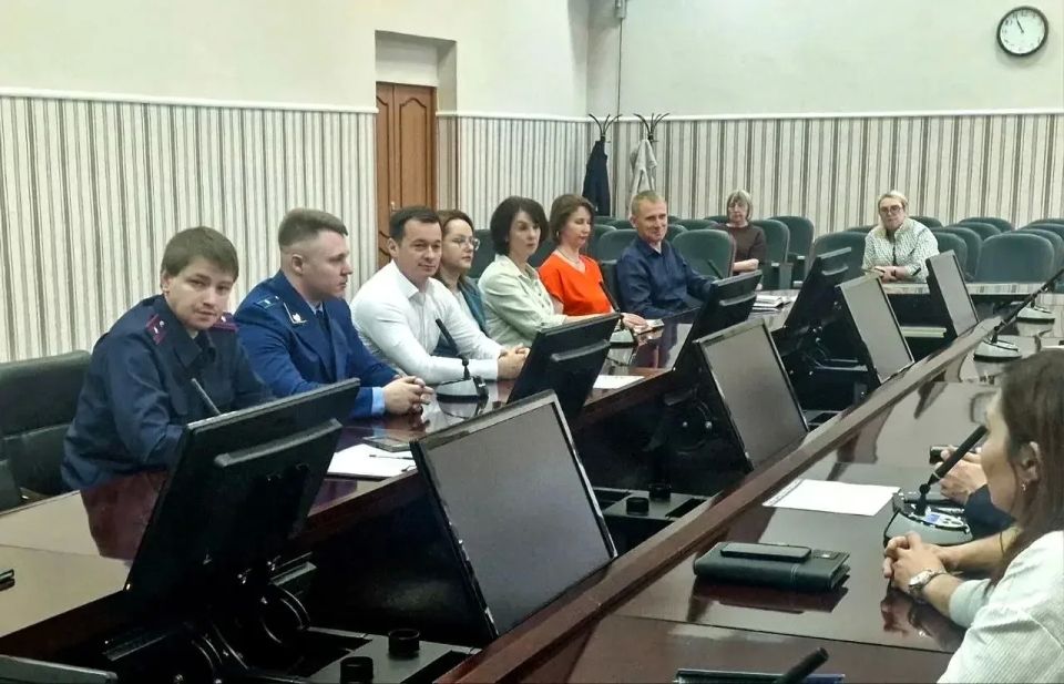 Сотрудник следственного управления СК России по Сахалинской области принял участие в круглом столе по вопросам антикоррупционной политики в Тымовском районе Сотрудник следственного управления СК России по Сахалинской области принял участие в круглом столе по вопросам антикоррупционной политики в Тымовском районе