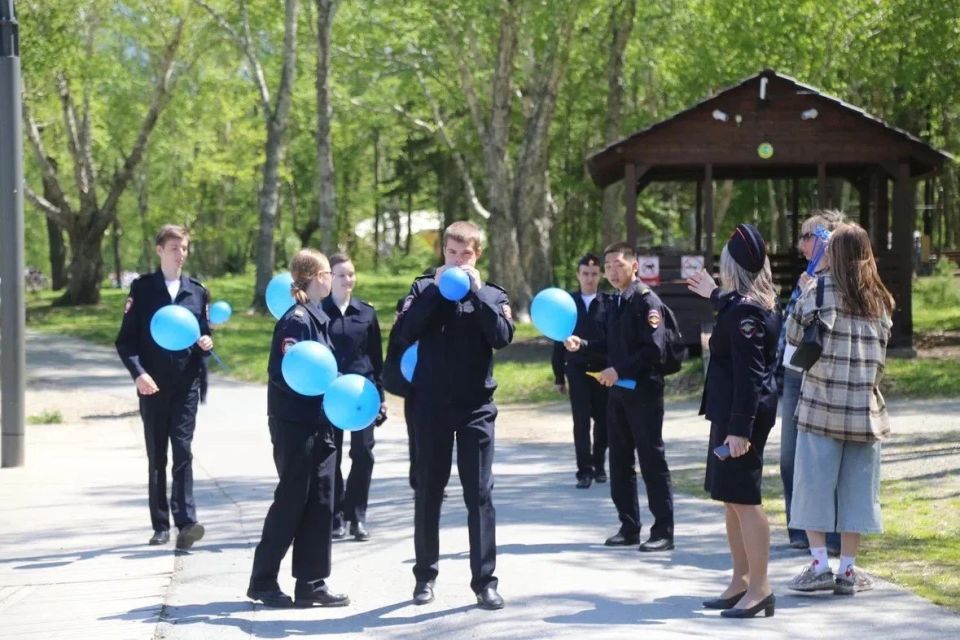 Первого июня сахалинская полиция вместе с «Первыми»: новая традиция празднования Дня детства Первого июня сахалинская полиция вместе с «Первыми»: новая традиция празднования Дня детства