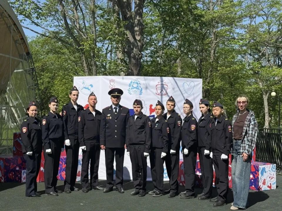 Первого июня сахалинская полиция вместе с «Первыми»: новая традиция празднования Дня детства Первого июня сахалинская полиция вместе с «Первыми»: новая традиция празднования Дня детства