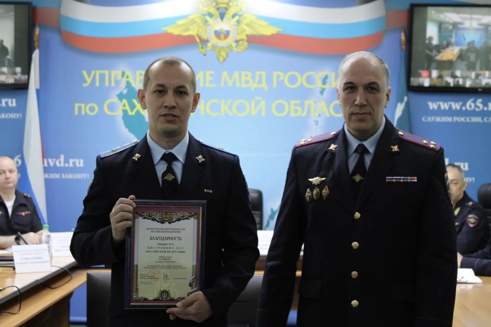 Начальник УМВД России по Сахалинской области полковник полиции Владимир Арбузов подвел итоги оперативно-служебной деятельности и определил приоритеты на предстоящий период Начальник УМВД России по Сахалинской области полковник полиции Владимир Арбузов подвел итоги оперативно-служебной деятельности и определил приоритеты на предстоящий период