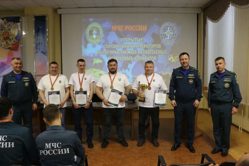 Команда Сахалинской области заняла третье место в шестых Открытых соревнованиях операторов телеуправляемых необитаемых подводных аппаратов (ТНПА) МЧС России, которые прошли в период с 25 по 30 мая в подмосковном Ногинске на...