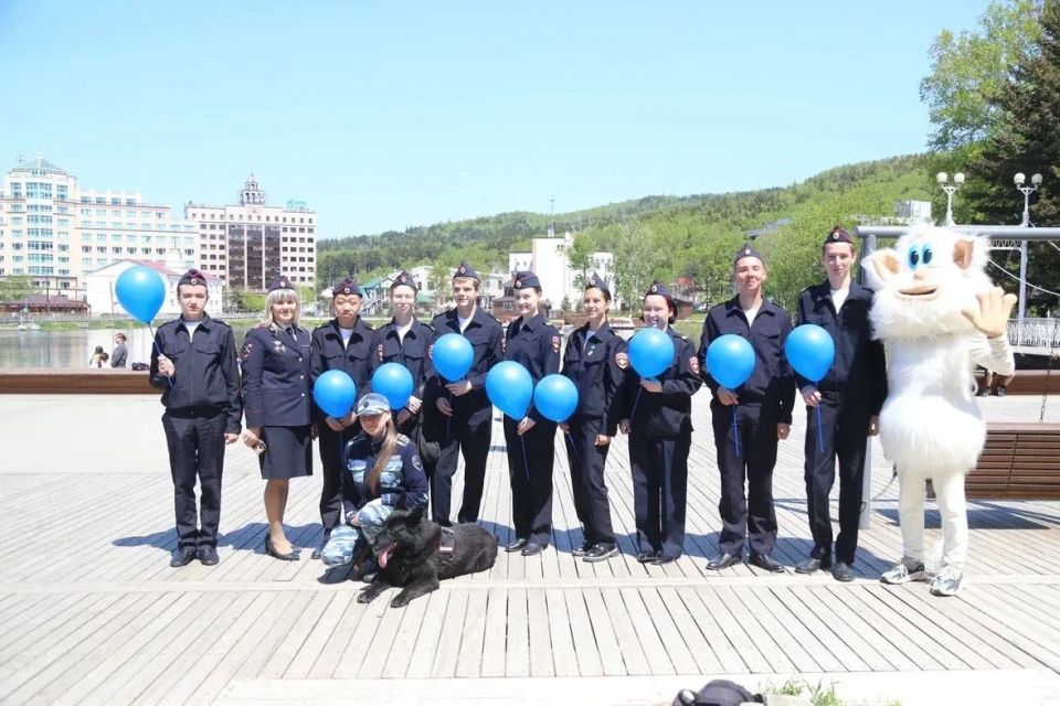 Первого июня сахалинская полиция вместе с «Первыми»: новая традиция празднования Дня детства Первого июня сахалинская полиция вместе с «Первыми»: новая традиция празднования Дня детства