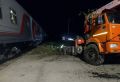 Пассажирский поезд врезался в грузовик на Сахалине