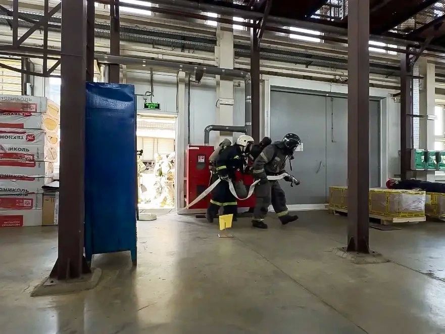 В рамках тренировки огнеборцы потушили газовую котельную в Корсакове В рамках тренировки огнеборцы потушили газовую котельную в Корсакове