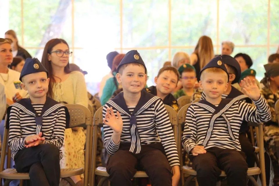 Первого июня сахалинская полиция вместе с «Первыми»: новая традиция празднования Дня детства Первого июня сахалинская полиция вместе с «Первыми»: новая традиция празднования Дня детства
