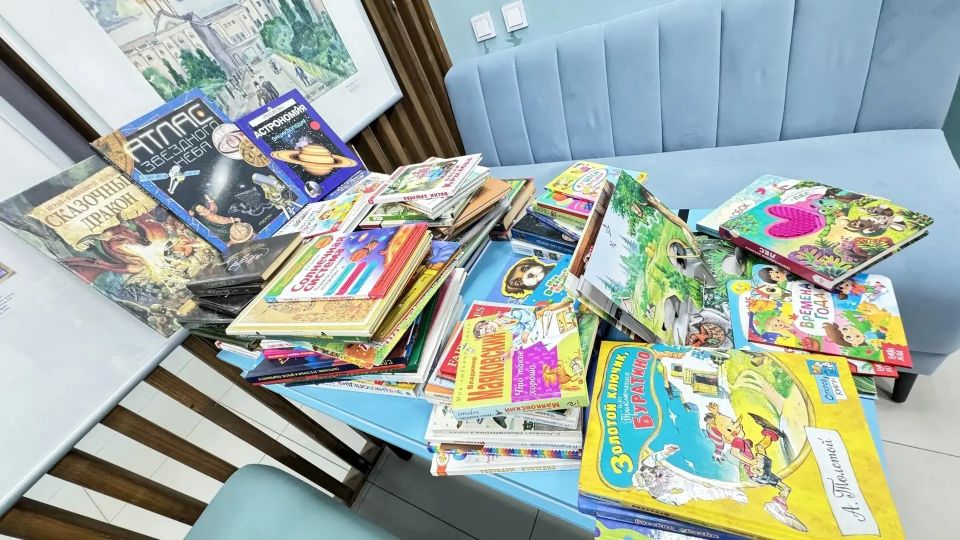 Коллектив министерства ЖКХ в День защиты детей присоединился к акции «Подарок библиотекам Донбасса»