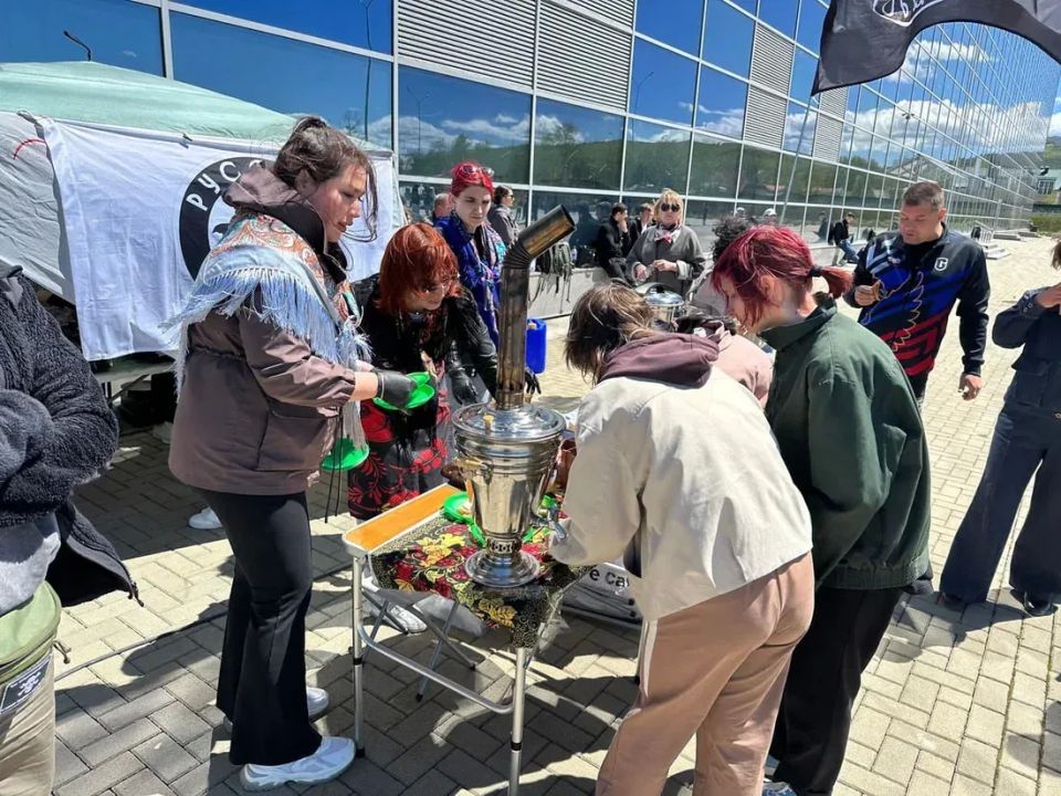 В Южно-Сахалинске определили победителей турнира по лазертагу «Будущие защитники Отечества» В Южно-Сахалинске определили победителей турнира по лазертагу «Будущие защитники Отечества»