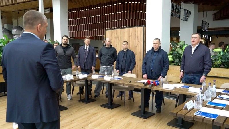 Вице-премьер Трутнев посетил СТК «Горный воздух» и обсудил планы развития курорта Вице-премьер Трутнев посетил СТК «Горный воздух» и обсудил планы развития курорта