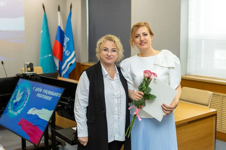 Сегодня профессиональный праздник отмечают работники социальной сферы Сегодня профессиональный праздник отмечают работники социальной сферы