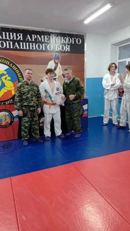 Островные «рукопашники» сдали аттестацию на пояса Островные «рукопашники» сдали аттестацию на пояса