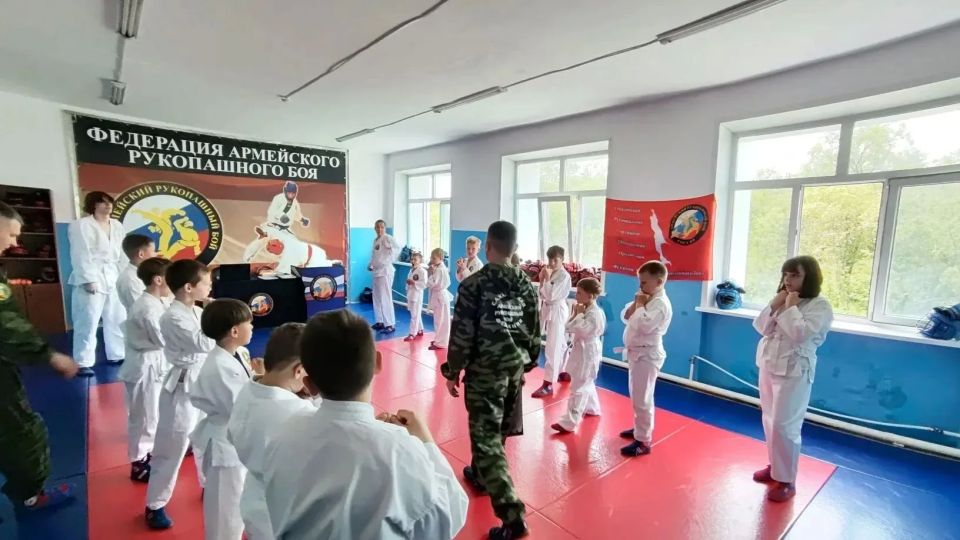 Островные «рукопашники» сдали аттестацию на пояса Островные «рукопашники» сдали аттестацию на пояса