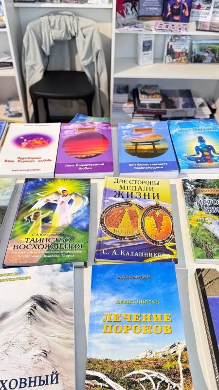На днях моя знакомая побывала на Красной площади и была изумлена, поражена, удивлена (выберите сами нужное слово) На днях моя знакомая побывала на Красной площади и была изумлена, поражена, удивлена (выберите сами нужное слово)