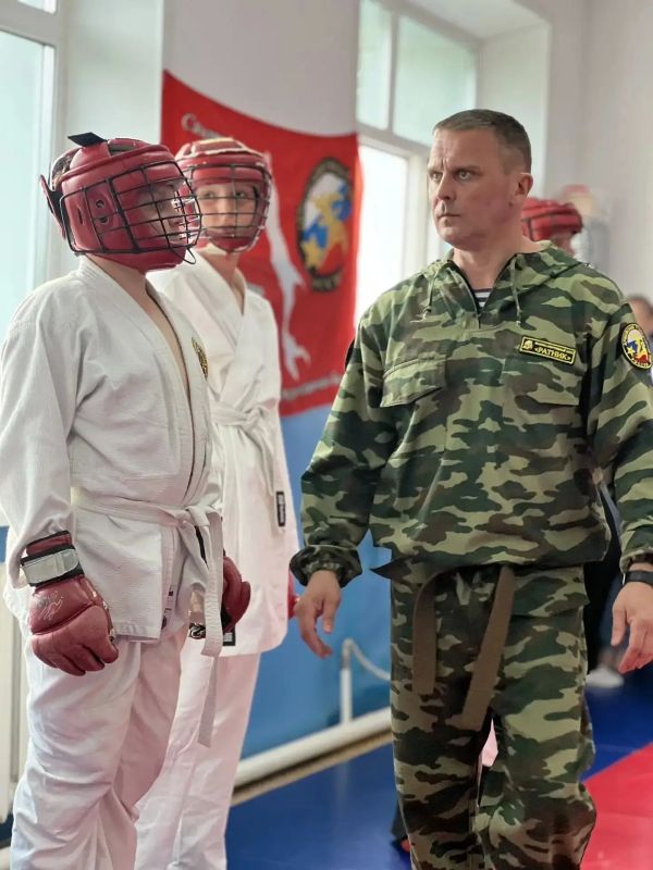 Островные «рукопашники» сдали аттестацию на пояса Островные «рукопашники» сдали аттестацию на пояса