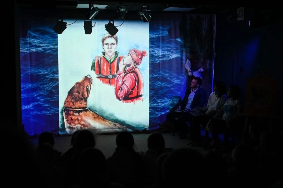В День эколога представили аудиоспектакль и книгу о спасении тюленей: в презентации участвовал министр туризма Сахалинской области Артем Лазарев В День эколога представили аудиоспектакль и книгу о спасении тюленей: в презентации участвовал министр туризма Сахалинской области Артем Лазарев