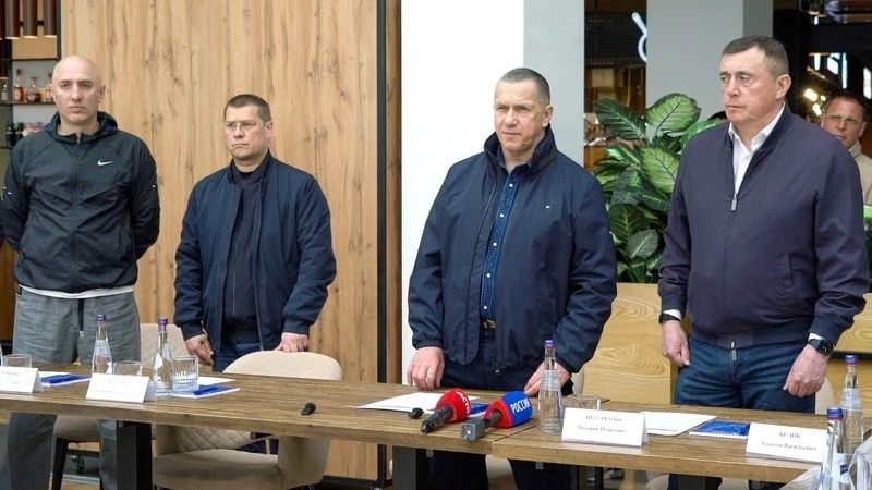 Вице-премьер Трутнев посетил СТК «Горный воздух» и обсудил планы развития курорта Вице-премьер Трутнев посетил СТК «Горный воздух» и обсудил планы развития курорта