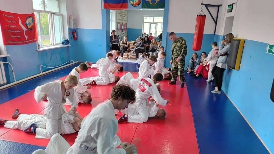 Островные «рукопашники» сдали аттестацию на пояса Островные «рукопашники» сдали аттестацию на пояса