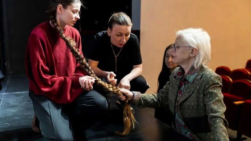 Репетиции театральной премьеры «Банкрот» в сахалинском Чехов-центре вышли на финишную прямую Репетиции театральной премьеры «Банкрот» в сахалинском Чехов-центре вышли на финишную прямую