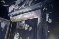 Поронайские пожарные спасли женщину во время пожара в общежитии