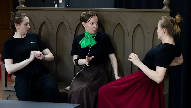 Репетиции театральной премьеры «Банкрот» в сахалинском Чехов-центре вышли на финишную прямую Репетиции театральной премьеры «Банкрот» в сахалинском Чехов-центре вышли на финишную прямую
