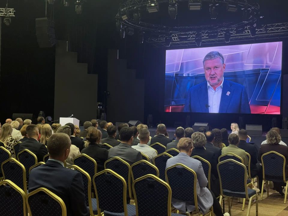 Направил приветствие своим однопартийцам – участникам ХХХV конференции Сахалинского регионального отделения Единой России