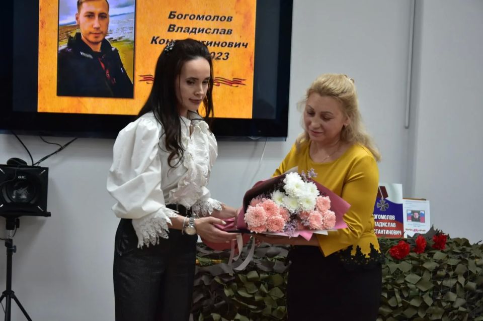 Улицу в Долинске назвали в честь героя СВО Владислава Богомолова Улицу в Долинске назвали в честь героя СВО Владислава Богомолова
