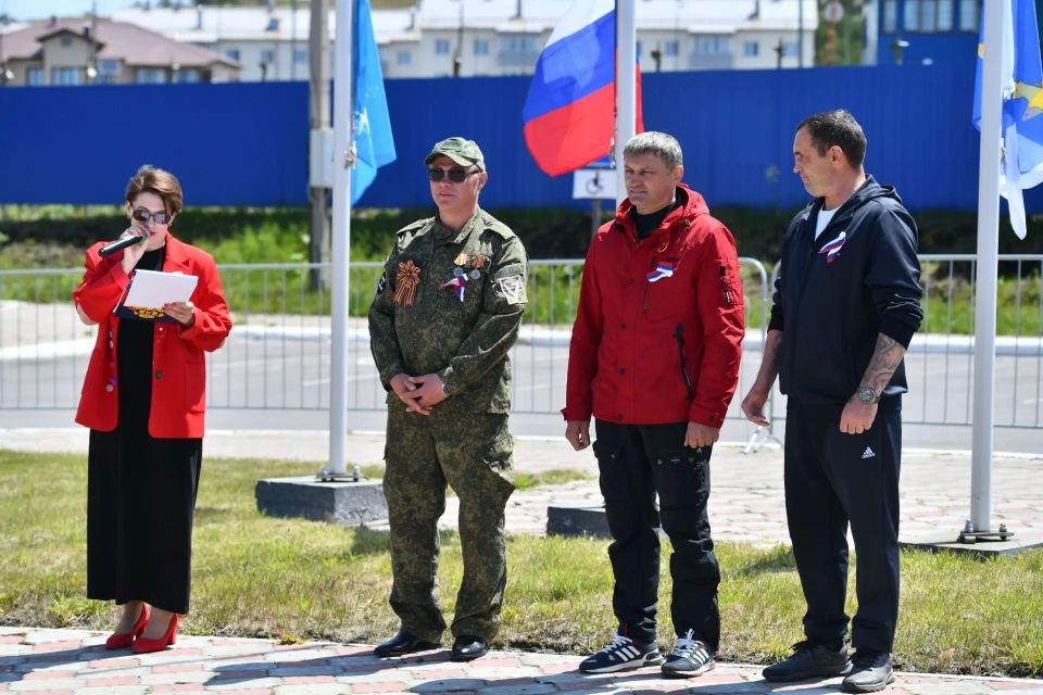 Сегодня в Курильске на площади перед администрацией округа состоялся митинг, посвящённый Дню России Сегодня в Курильске на площади перед администрацией округа состоялся митинг, посвящённый Дню России