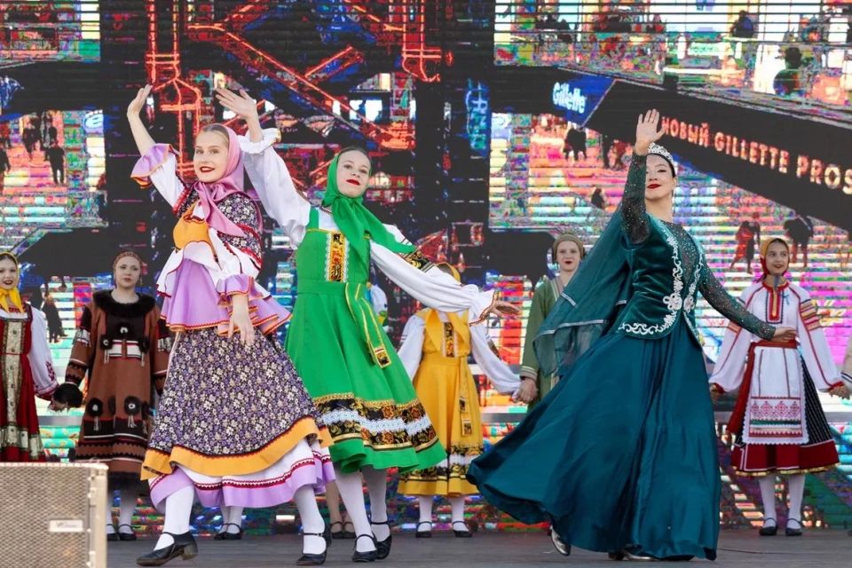 В День России в городском парке имени Ю. А. Гагарина прошёл фестиваль «Сила единства народов» В День России в городском парке имени Ю. А. Гагарина прошёл фестиваль «Сила единства народов»
