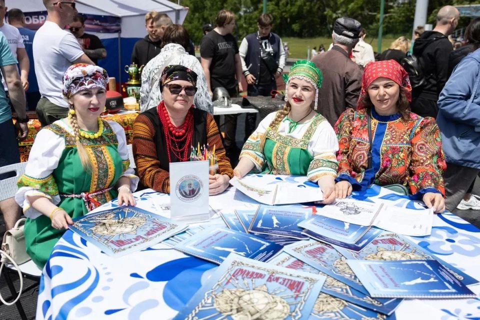 В День России в городском парке имени Ю. А. Гагарина прошёл фестиваль «Сила единства народов» В День России в городском парке имени Ю. А. Гагарина прошёл фестиваль «Сила единства народов»