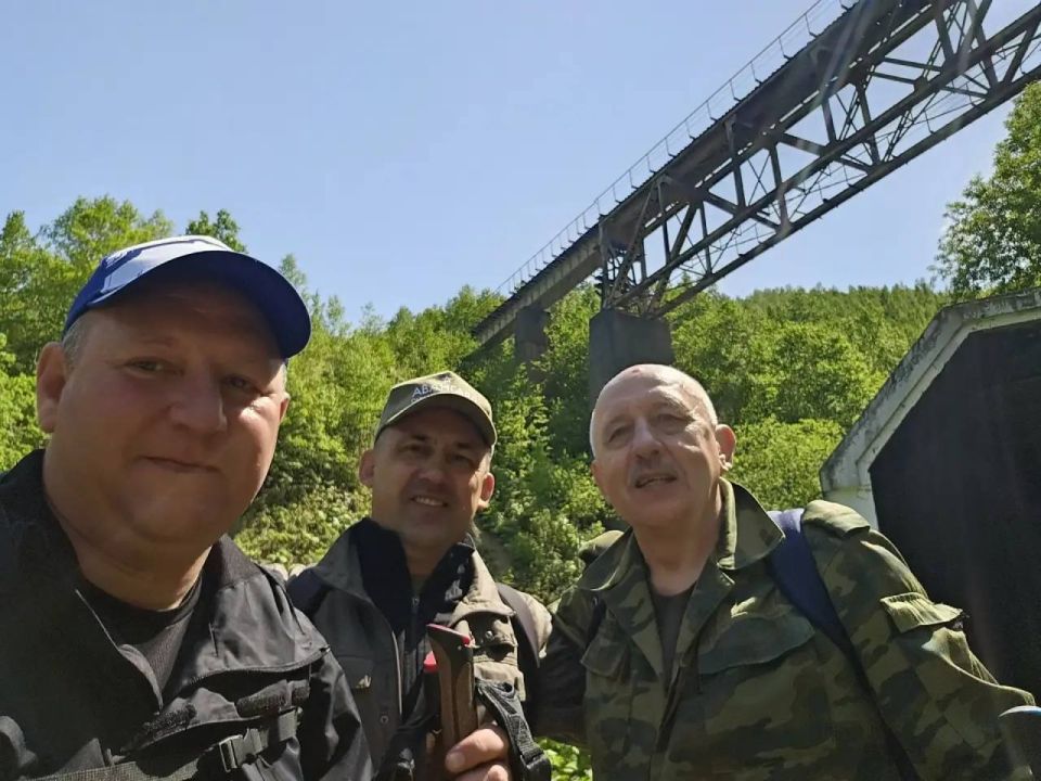 Сахалинские депутаты оценили туристический маршрут до Чёртового и Ведьминого мостов Сахалинские депутаты оценили туристический маршрут до Чёртового и Ведьминого мостов