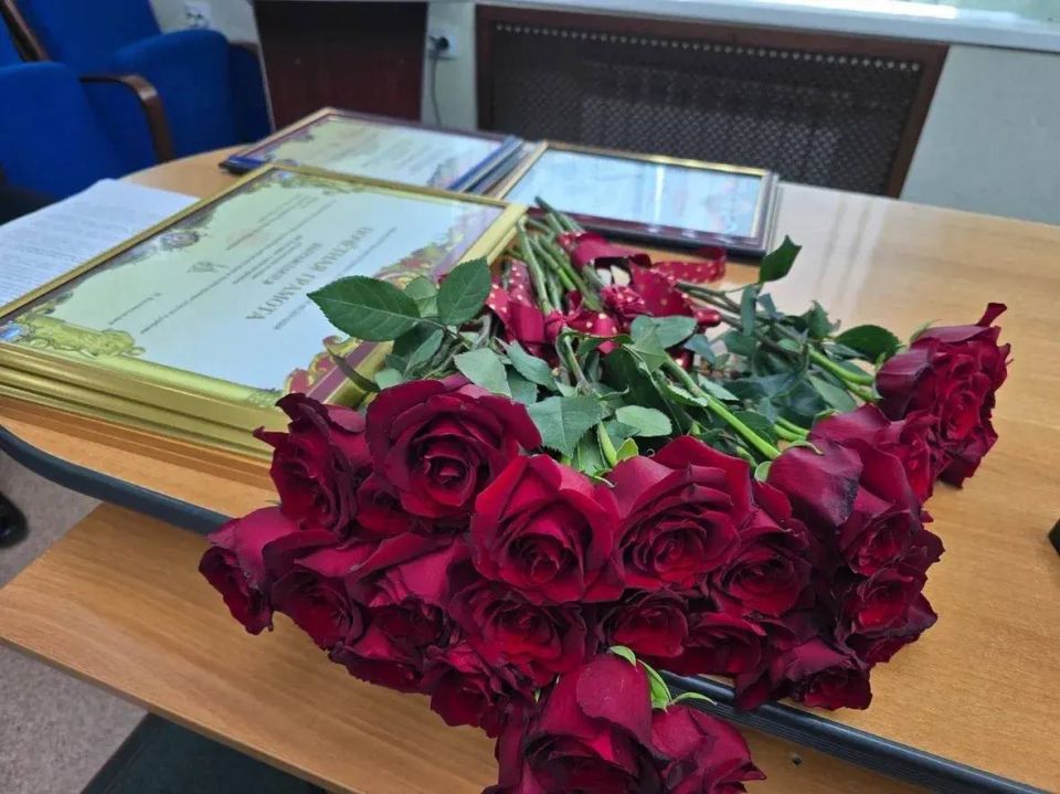 Начальник УМВД России по Сахалинской области полковник полиции Владимир Михайлович Арбузов поздравил личный состав УМВД и территориальных подразделений с Днём России Начальник УМВД России по Сахалинской области полковник полиции Владимир Михайлович Арбузов поздравил личный состав УМВД и территориальных подразделений с Днём России
