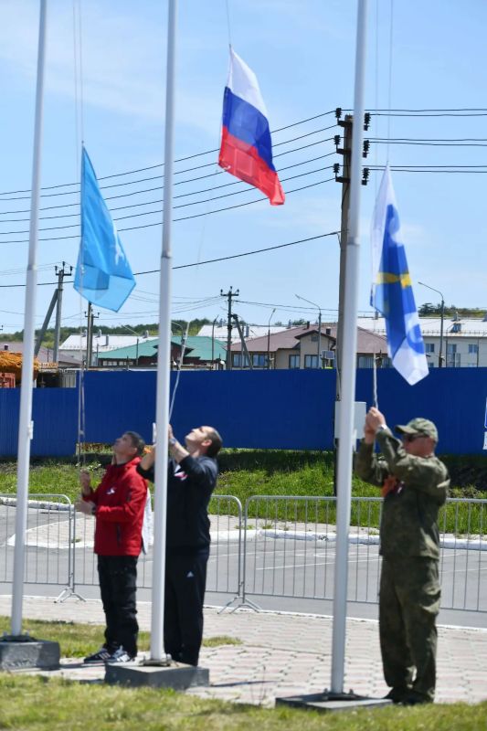 Сегодня в Курильске на площади перед администрацией округа состоялся митинг, посвящённый Дню России Сегодня в Курильске на площади перед администрацией округа состоялся митинг, посвящённый Дню России