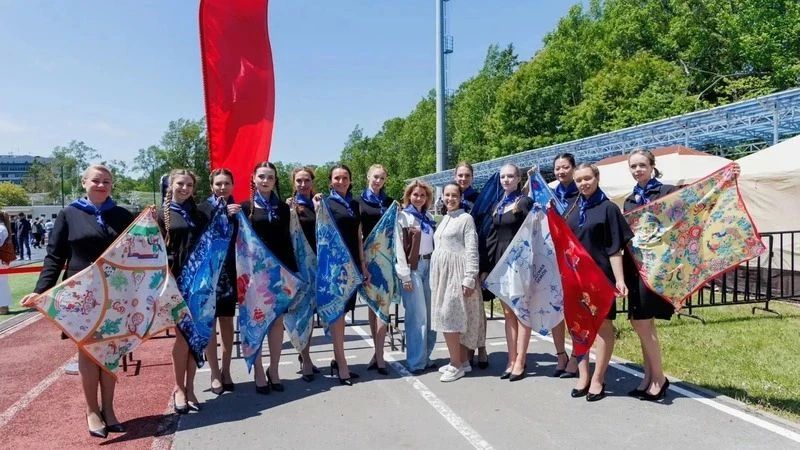 Уникальную коллекцию платков представили на фестивале в парке Южно-Сахалинска Уникальную коллекцию платков представили на фестивале в парке Южно-Сахалинска