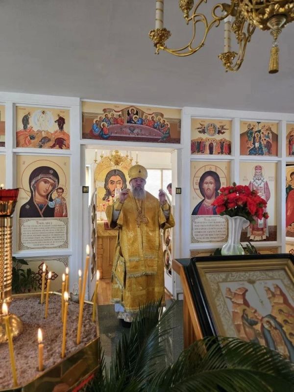 Сегодня утром в Курильске в храме Богоявления Господня архиепископ Южно-Сахалинский и Курильский Никанор отслужил литургию Сегодня утром в Курильске в храме Богоявления Господня архиепископ Южно-Сахалинский и Курильский Никанор отслужил литургию