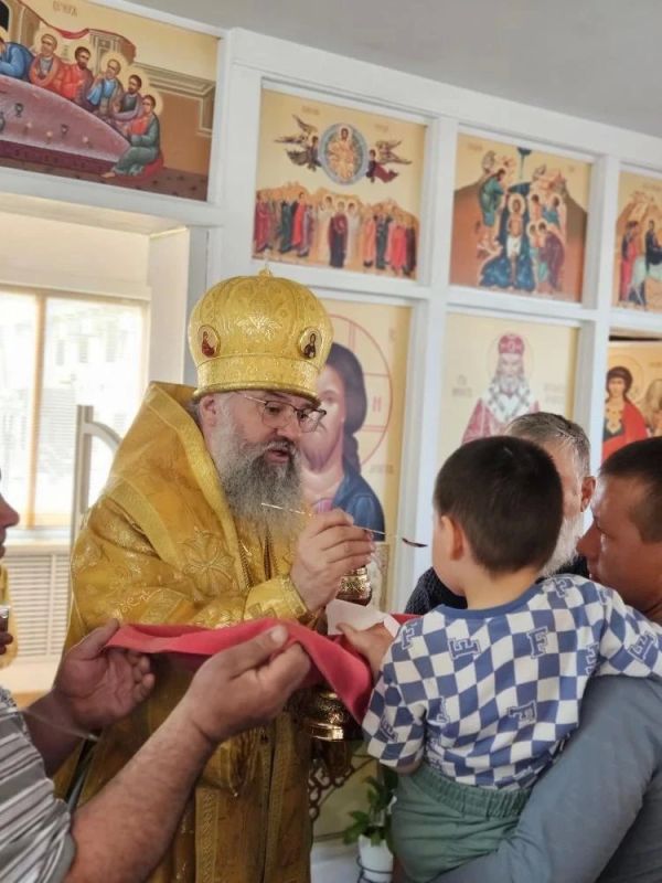 Сегодня утром в Курильске в храме Богоявления Господня архиепископ Южно-Сахалинский и Курильский Никанор отслужил литургию Сегодня утром в Курильске в храме Богоявления Господня архиепископ Южно-Сахалинский и Курильский Никанор отслужил литургию