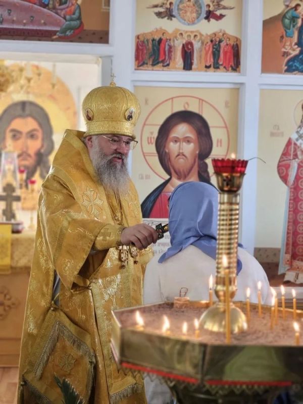 Сегодня утром в Курильске в храме Богоявления Господня архиепископ Южно-Сахалинский и Курильский Никанор отслужил литургию Сегодня утром в Курильске в храме Богоявления Господня архиепископ Южно-Сахалинский и Курильский Никанор отслужил литургию