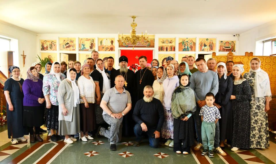 Сегодня утром в Курильске в храме Богоявления Господня архиепископ Южно-Сахалинский и Курильский Никанор отслужил литургию Сегодня утром в Курильске в храме Богоявления Господня архиепископ Южно-Сахалинский и Курильский Никанор отслужил литургию