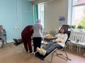 С мира - по капле. Или в случае с выездным сбором донорской крови - даже по нескольким каплям