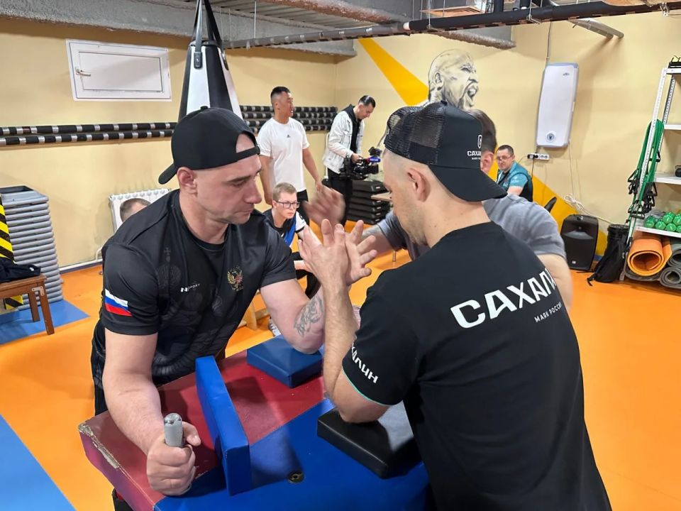 В Южно-Сахалинске определили сильнейших армрестлеров среди ветеранов СВО В Южно-Сахалинске определили сильнейших армрестлеров среди ветеранов СВО