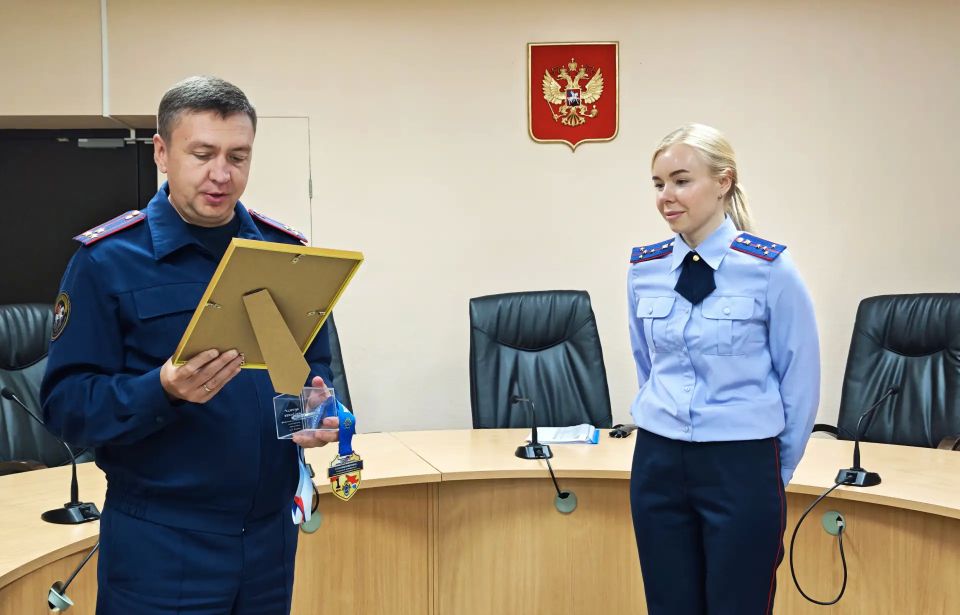 В следственном управлении СК России по Сахалинской области вручили благодарность Елене Орловой, занявшей первое место на спартакиаде В следственном управлении СК России по Сахалинской области вручили благодарность Елене Орловой, занявшей первое место на спартакиаде