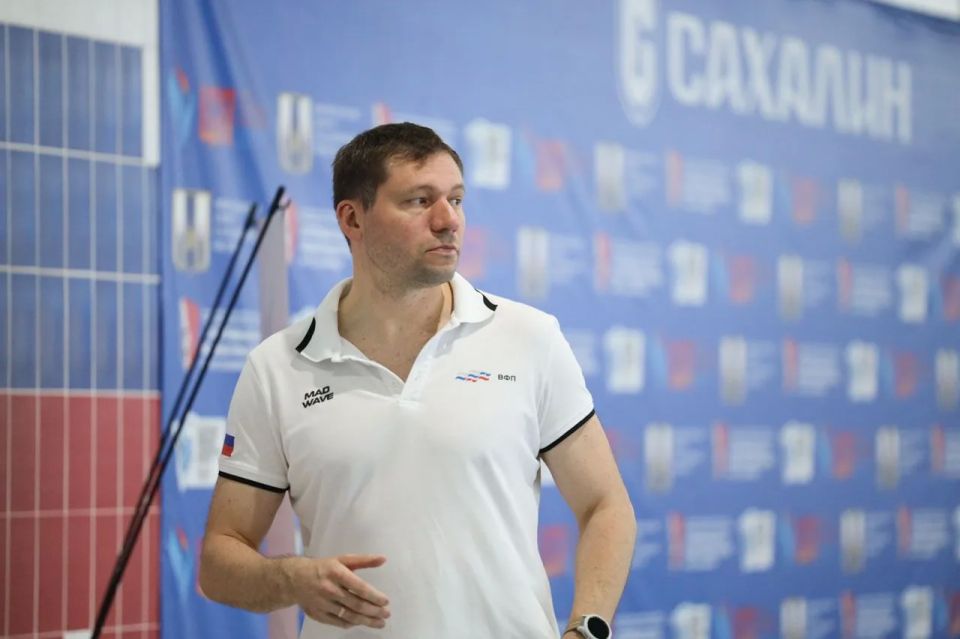Более 200 сахалинцев сразились за Кубок области по плаванию Более 200 сахалинцев сразились за Кубок области по плаванию