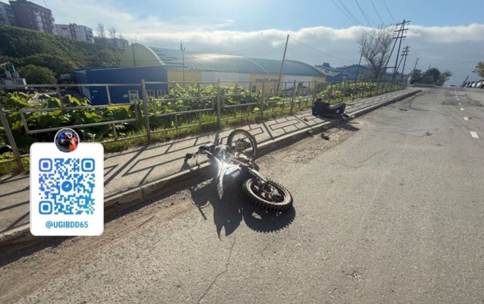 В Холмске пострадал мотоциклист, упавший во время движения