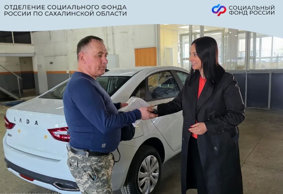 Двое сахалинцев, пострадавших на производстве, получили новые автомобили от Соцфонда Двое сахалинцев, пострадавших на производстве, получили новые автомобили от Соцфонда