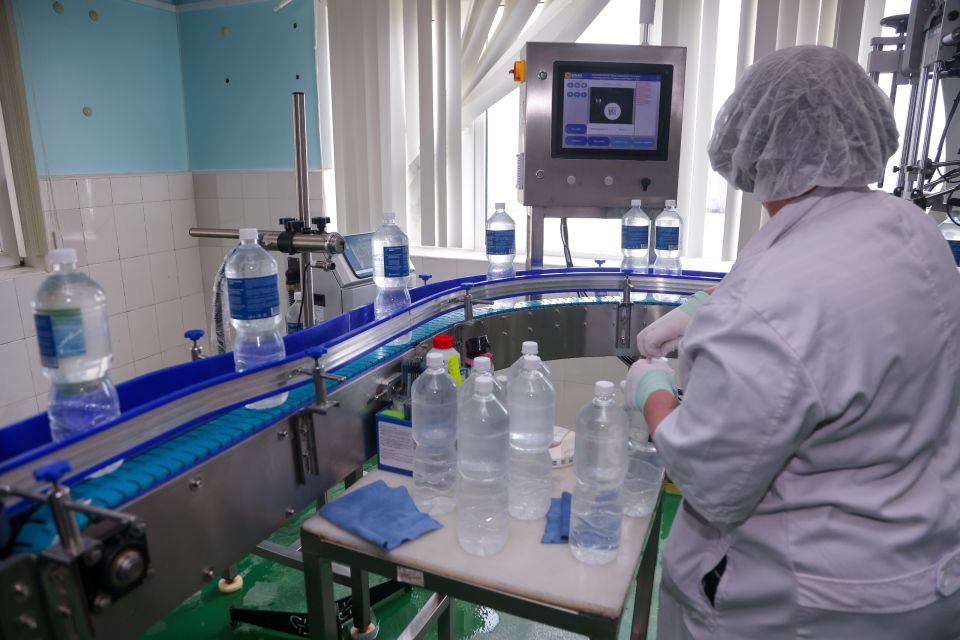 На Итурупе запустили производство питьевой воды из недр вулкана Богдан Хмельницкий На Итурупе запустили производство питьевой воды из недр вулкана Богдан Хмельницкий