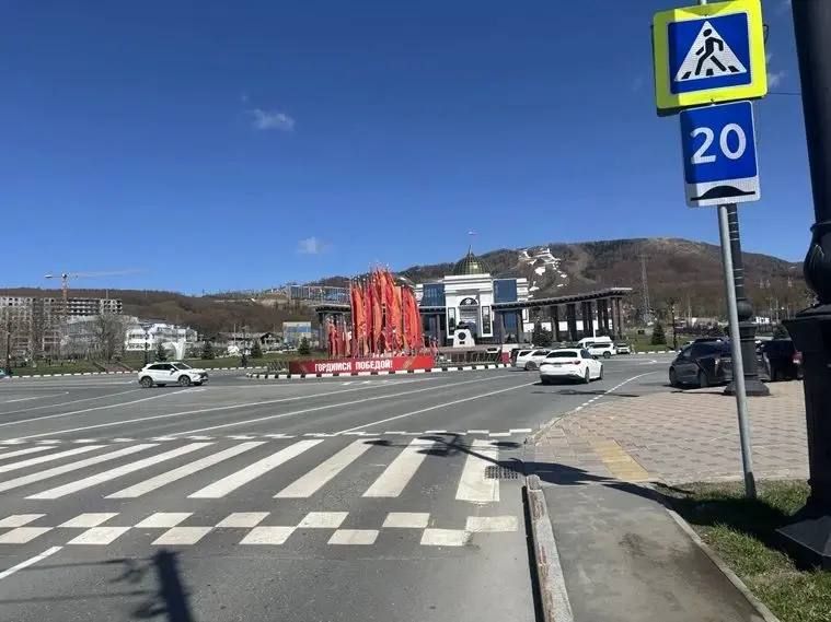 В Южно-Сахалинске подняли пешеходный переход, чтобы остановить ночных "гонщиков"