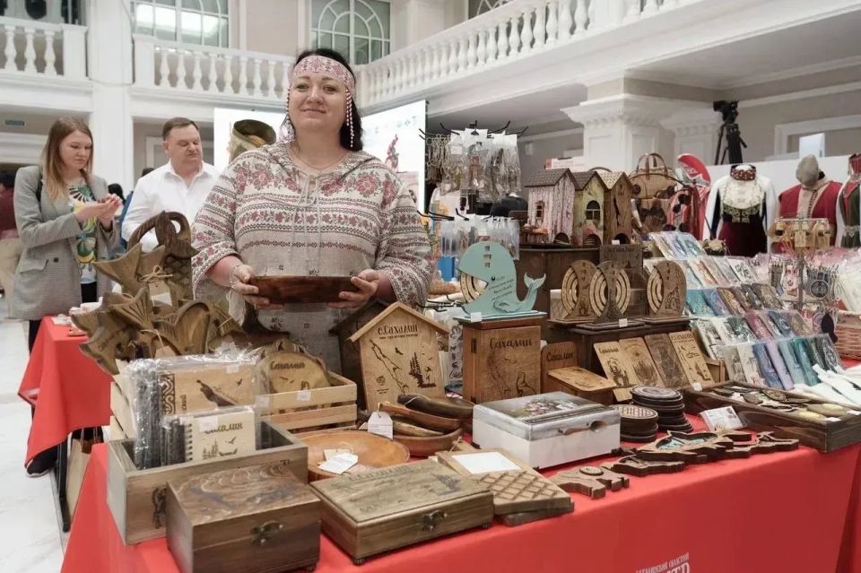 Сахалинские предприниматели представили продукцию на выставке-ярмарке «Народы России» Сахалинские предприниматели представили продукцию на выставке-ярмарке «Народы России»